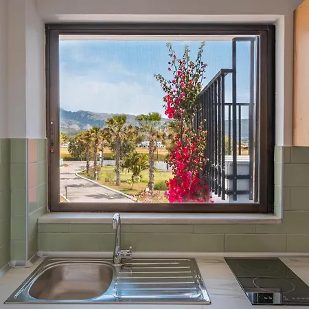 Anthia מלון דירות מרמרי